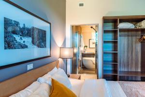 Lakefront, Mountain View - 1 Bedroom Resort Suite