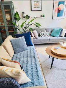 Large 2 bedrooms house with parking-BON75