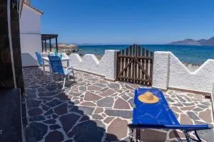 Cottage On The Wave With Amazing View - Paralia Kallonis