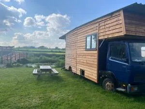 Ox Box Cabin - Upper Welson