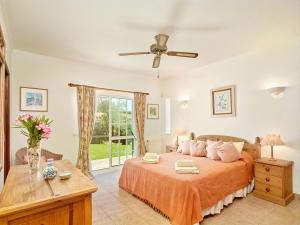 Vista da Montanha by Vintage Travel