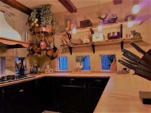 Luxury Villa, hot & cold tub for 8 person