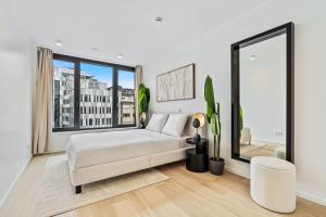 Upscale Urban Apartment Style & Comfort for Six