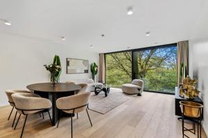 Upscale Urban Apartment Style & Comfort for Six