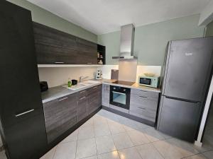 Appartements F3 rez-de-chaussee Centre ville au calme avec Balcon Garage et Netflix : photos des chambres