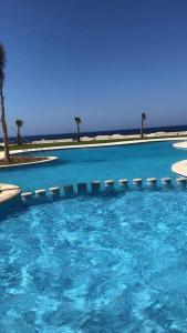 شاليهk22غرفتين مكيف 2حمام للايجار مصيف بمطروح قرية لونج ايلند "family"