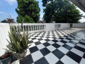 Moderno, grande, amplia vista, parqueo