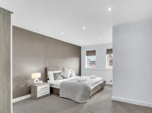 Brook Meadow House, 4 bed house, Manchester - Glazebury