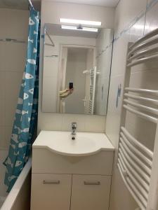 Maisons de vacances Charmante maison avec piscine , plage a 500 m , location du samedi au samedi !!! : photos des chambres