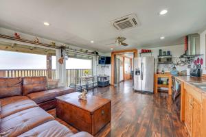 Waterfront Perry Home Rooftop Deck, Pets Welcome!