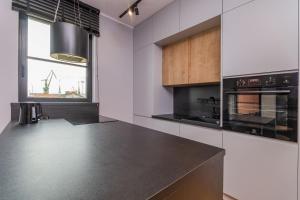 Doki - Black & White by Grand Apartments