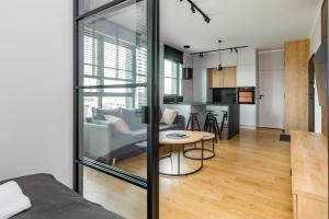 Doki - Black & White by Grand Apartments