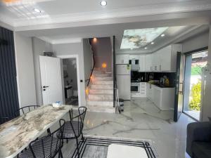 Sarımeşe Havuzlu Villa