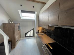 Penthouse with Airconditioning and Big Terrace, Close to Gent Sint-Pieters Station and City Centre
