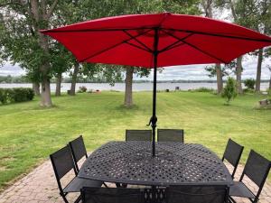 Direct Lakefront cottage on Lake Simcoe in Orillia