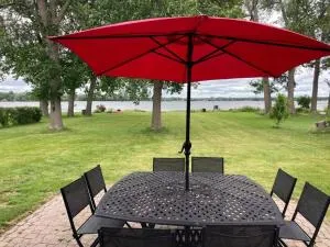 Direct Lakefront cottage on Lake Simcoe in Orillia - Orillia