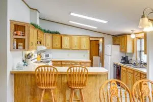 Kadoka Home about 22 Mi to Badlands National Park! - Interior