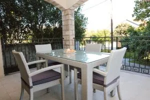 Apartments N & S - Private Parking & 1 minute to the Beach - Rake