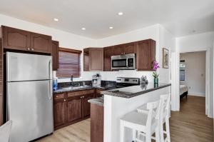 Waves On Walnut # 4-beach Access