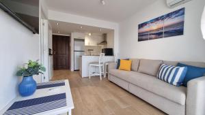 Maite Blue Beachfront