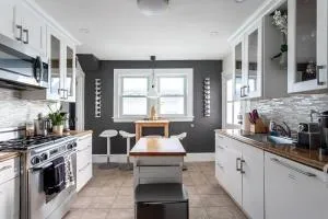 The Fred Deluxe 7 BR by I95 Train HarborVw Beach - 格林威治