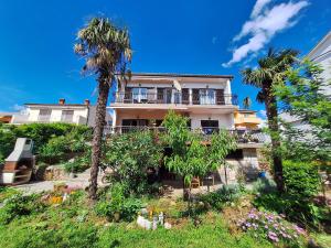 Apartment Fruk - 3hvězdičkové hotely ve městě Jadranovo