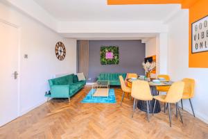 Central 2 Bedroom Flat with Roof Terrace I Next To Brighton Beach I Sleep 8 Guests