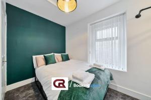 Affordable, Bright & Central Swansea- book now