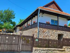 Várlak Hollőkőn Vendégház - Bér