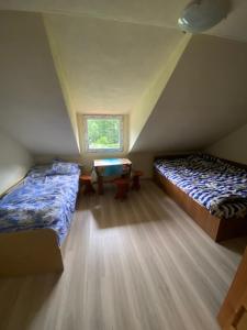 Casa la intrare în Cheile Nerei