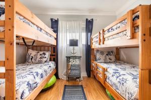 Cute Coastal Condo- 2 Bedrooms 2 Bathrooms- Pool, Hot Tub, Tennis, Pickleball