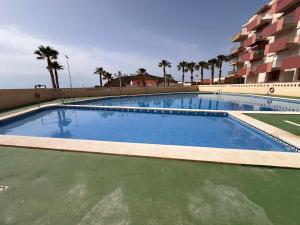 Refugio de Paco, Primera Línea