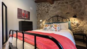 Cozy Galician Stone Farmhouse with Fireplaces and Pool