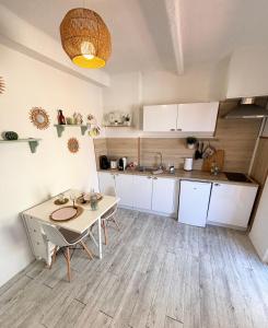 Appartements Studio terrasse Sanary centre ville rue pietonne : photos des chambres