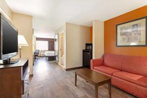 King Suite with Sofa Bed - Interior Entrance/Non-Smoking room in Best Western Inn & Suites