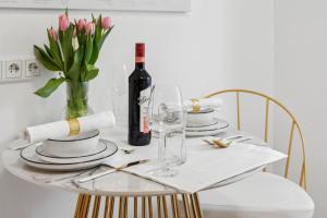 Beautiful 1-Bedroom Apartment with Kitchen, King Bed and Free Wifi in Wuppertal