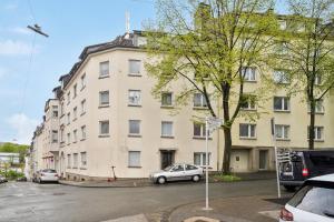 Beautiful 1-Bedroom Apartment with Kitchen, King Bed and Free Wifi in Wuppertal