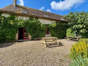 Maisons de vacances Gites Renoves avec Piscine au Coeur de la Brenne – Proche Sites Naturels et Historiques - FR-1-591-327 : photos des chambres