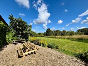 Maisons de vacances Gites Renoves avec Piscine au Coeur de la Brenne – Proche Sites Naturels et Historiques - FR-1-591-327 : photos des chambres