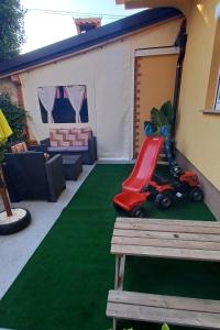 Apartments with parking space Lopar, Rab - 23156