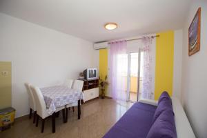 Apartments with a parking space Lopar, Rab - 23156