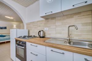 Apartments with a parking space Losinj, Losinj - 23373