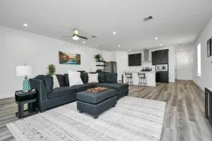 Stylish 4 Beds Near Downtown With Backyard - 皮尔兰