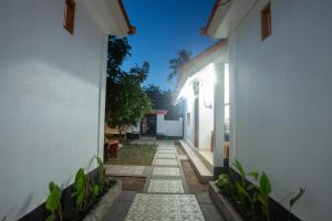 Giường Đơn Trong Phòng Nghỉ Tập Thể Cho Cả Nam Và Nữ (Single Bed in Mixed Dormitory Room)