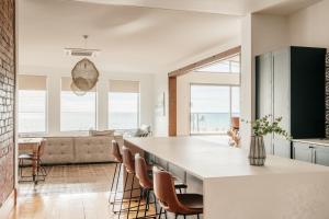 Novo Luxury Apartment Penguin Accommodation Itas