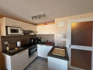 Appartement T3 - à 50m de la plage, 2 chambres, garage - FR-1-197-225