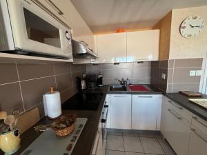 Appartement T3 - à 50m de la plage, 2 chambres, garage - FR-1-197-225