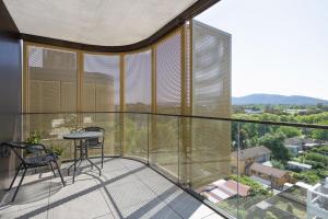 Kashmir - Luxury Top Floor Apartment - Mountain View