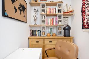 Kashmir - Luxury Top Floor Apartment - Mountain View