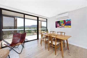 Kashmir - Luxury Top Floor Apartment - Mountain View